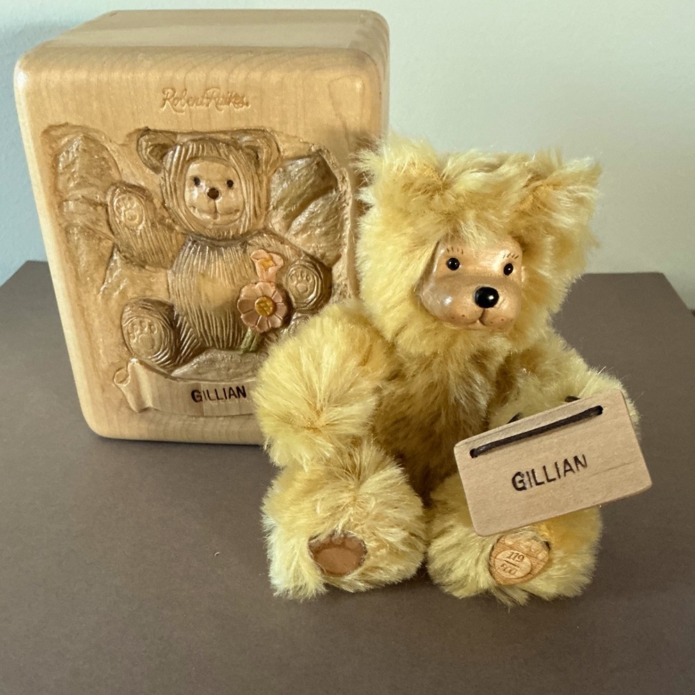 Robert Raikes Collectibles Limited Edition Gillian Bear